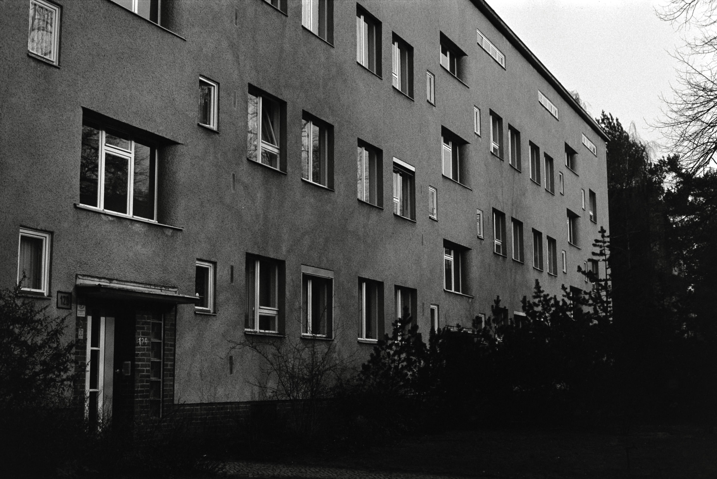 AHP F1993 03 005 sc240902 img01 NLP